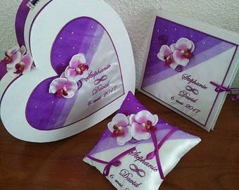 porte-alliances avec une urne pour mariage et un livre d'or dans les tons mauve, violet avec orchidées et strass