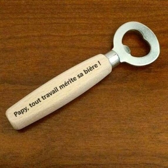 Décapsuleur en Bois avec Petit Texte Gravé Au Choix. Frais de Port Offert. Idée Cadeau Pour Un Maria