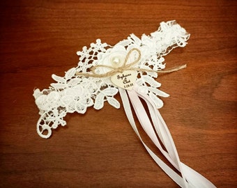 jarretière dentelle et coeur bois personnalisée mariage champetre boheme