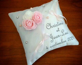 Coussin alliance mariage personnalisé / porte-alliances en rose et gris romantique