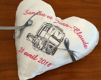 Coussin de mariage : le camion / porte-alliances avec tracteur brodé