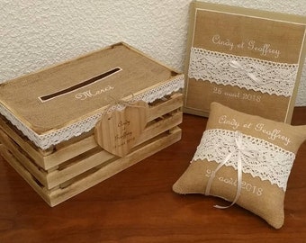 Cagette transformée en tirelire pour mariage avec 1 livre d'or et 1 coussin porte-alliances en toile de jute, idéal pour 1 mariage champetre