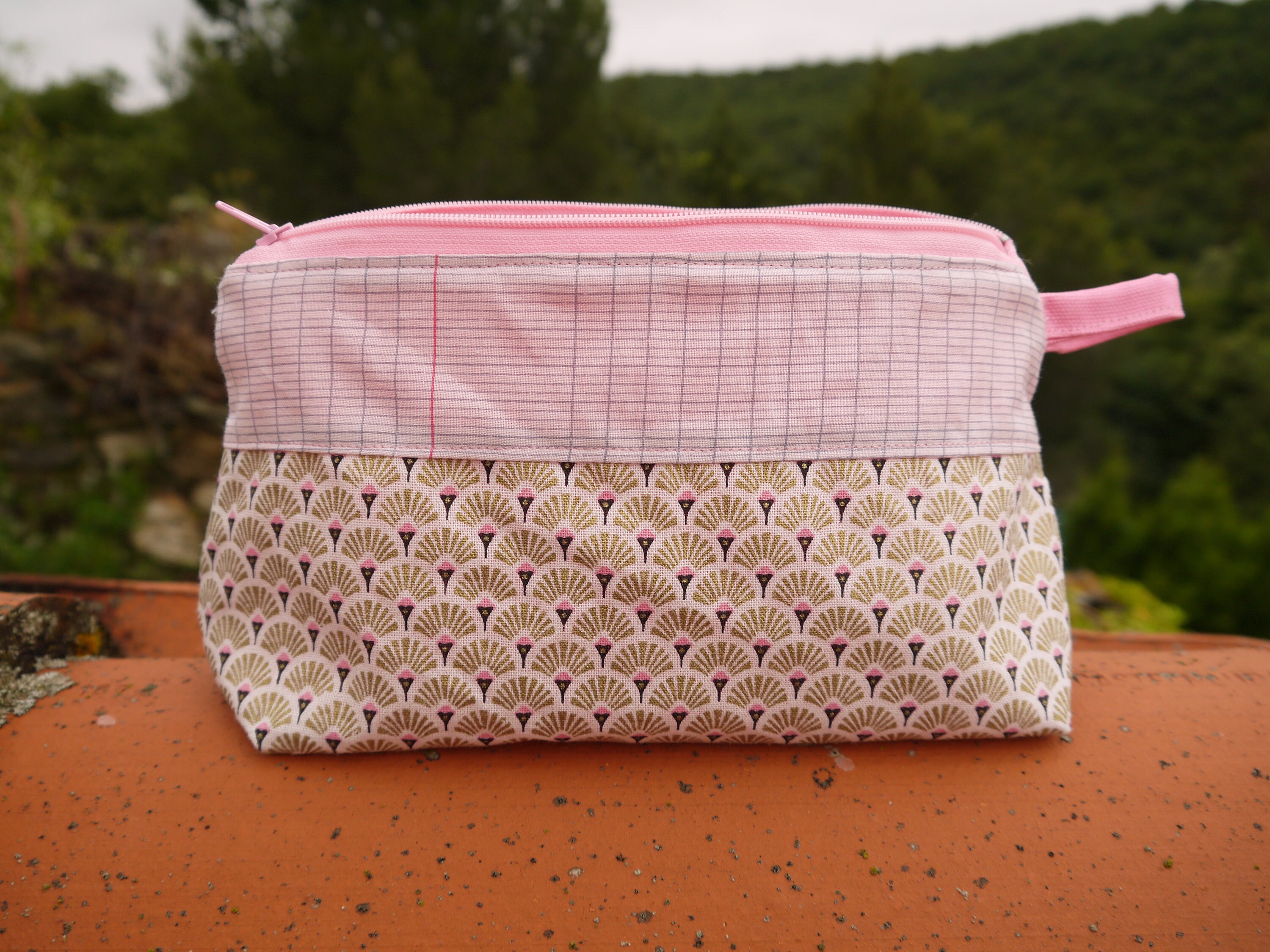 Trousse Doublée, Fermeture Éclair, Motif Éventail, Cahier, Art Déco, Rose et Doré, Cadeau Maîtresse,