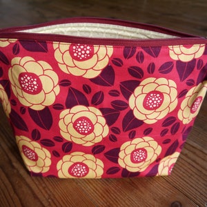 Large lined & zipped toiletry bag &quot;Art Deco Flowers in Red and Yellow&quot;