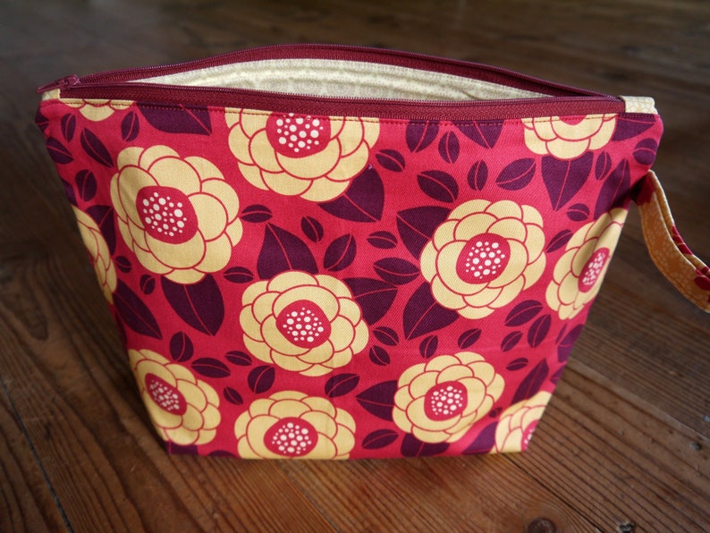 Grande trousse de toilette doublée & zippée Fleurs Art Déco en Rouge et Jaune image 1