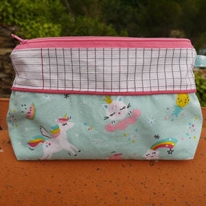 Trousse école, cadeau maitresse, fin année scolaire, licornes, chat, arc en ciel, pastèque, étoiles, nuages, flamants roses, coeurs, ananas
