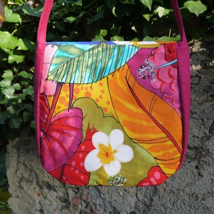 Shoulder bag flowers of Hibiscus and plumeria in the Jungle, pink and multicolor with flap, lined, inside pocket, closed image 2