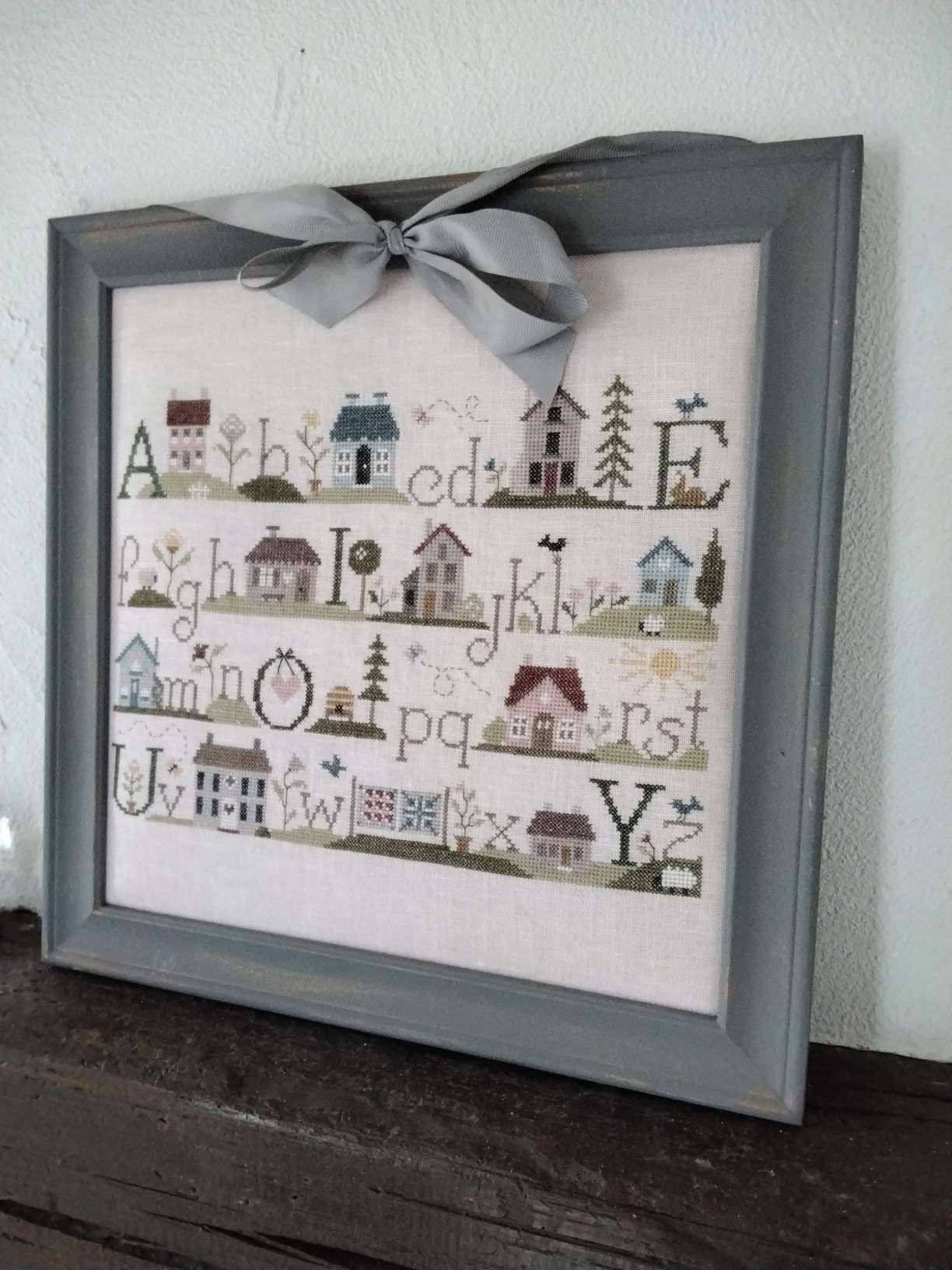 Cadre Lin Brodé Abécédaire Un Air de Printemps Broderie //Points Croix// Encadrement// Fait Main// F