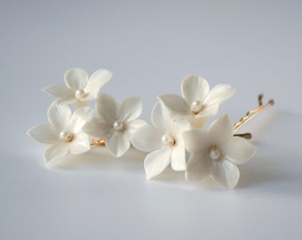 White flower clip, bridal bobby pin, wedding hair clip, flower hair piece, flower hair pin, gold hair clip,