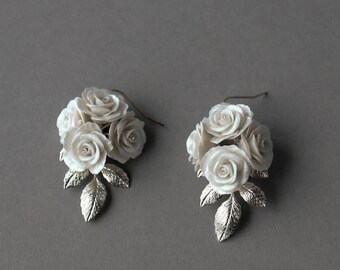 Flower vintage earrings, Bridal floral Earrings, Gift earrings, Clay earrings, Silver earrings, White flower earrings, leaves earrings