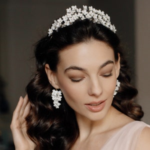 Flower wedding earrings, Boho bridal earrings, Long bridal earrings, Bridal dangle earrings, Dainty bridal earring Bridal chandelier earring