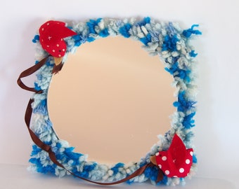 Mirror frame made of wool