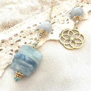 Divination pendulum with aquamarine beads, Flower of Life design, made of 304 stainless steel with a gold color, for dowsing and divination.
