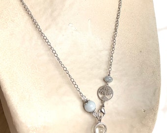 Collier avec  pointe en quartz rose perles en aigue marine et arbre de vie en acier inoxydable argenté