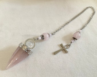 Pendule pointe  en quartz rose naturel et croix de Ankh en acier inoxydable pour radiesthésie- Sophia