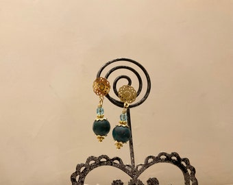 Boucles d'oreille pendante en jaspe turquoise et perle tonneau en verre tchèque turquoise et apprêts en acier inoxydable 304 couleur doré