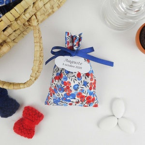 Ballotin à dragées Liberty Wiltshire marianne, ruban bleu marine clair, étiquette papier personnalisée, sachet, pochon, Mariage, Baptême