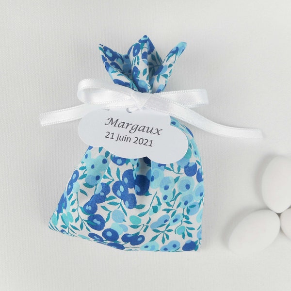 Ballotin à dragées Liberty Wiltshire blue crystal, ruban satin blanc, étiquette papier personnalisée, pochon, sachet, mariage, baptême, bébé