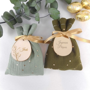 Sachet pour œufs en chocolat,  double gaze et ruban divers , avec ou sans médaillon bois ou plexiglas , baptême , pochon , ballotin