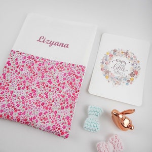 Protector de libreta de salud personalizado, Liberty Phoebe rosa, tela blanca lisa en la parte superior, nombre, regalo de nacimiento personalizado, niña, bebé