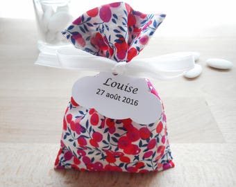 Ballotin with dragees Wedding and Baptism, Liberty Wiltshire red and blue fabric, white satin ribbon, personalized paper label, pouch