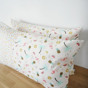 Housse de coussin 50 x 30 cm, tissu imprimé ananas, pastèques, kiwis, citrons verts, palmiers, flamants roses et mini triangle, exotique image 1