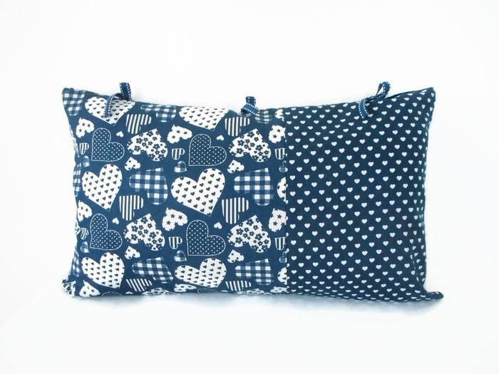 Housse de Coussin 50 X 30 cm, Tissu Bleu Marine Imprimé Coeurs, Rubans Bleus, Décoration Intérieure,
