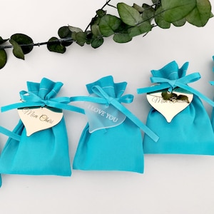 Lot 5 sachets Saint Valentin , turquoise tissu et ruban, médaillons bois ou plexiglas personnalisés, coeur, amour, fête amoureux, mariage