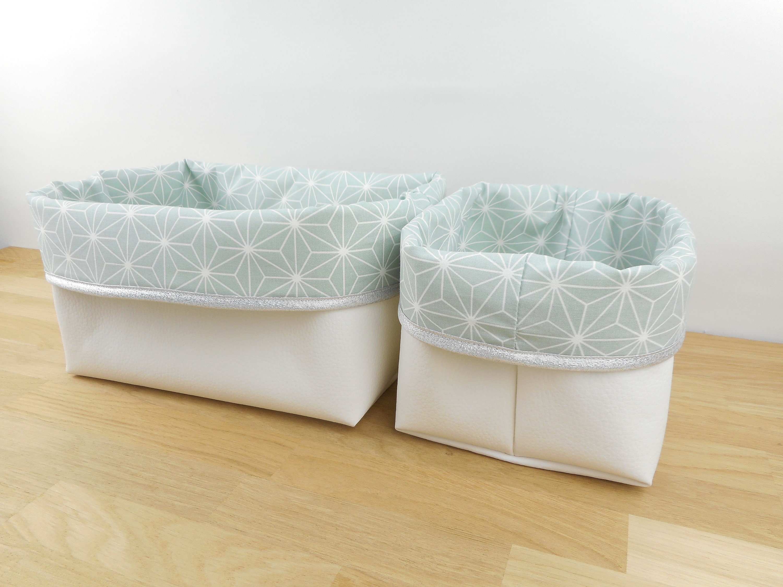 Lot 2 Paniers de Rangement, Petit et Rectangle, Simili Blanc, Tissu Vert Étoile Asanoha, Bord Argent