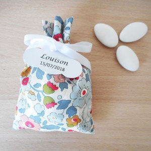 80 Ballotins dragées Liberty Betsy porcelaine , Ruban blanc , étiquette papier personnalisée , Sachet mariage , pochon , baptême fille bébé