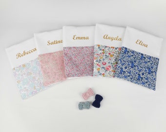 Protège carnet de santé personnalisé, Liberty au choix et tissu uni blanc haut, prénom, cadeau personnalisé, housse carnet, naissance, fille