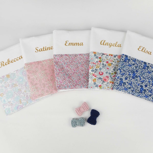 Protège carnet de santé personnalisé, Liberty au choix et tissu uni blanc haut, prénom, cadeau personnalisé, housse carnet, naissance, fille