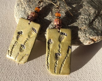 Khaki ceramic buckles imprinted with real flowers