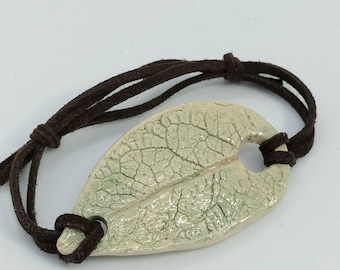 Bracelet médaillon feuille céramique vert