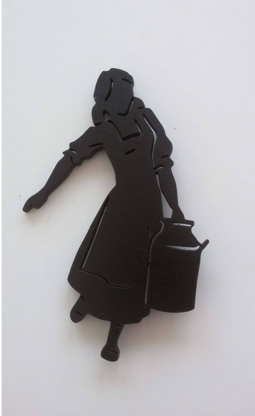 Femme à La Boille Lait, Silhouette Style Poya, en Bois Découpé et Peint