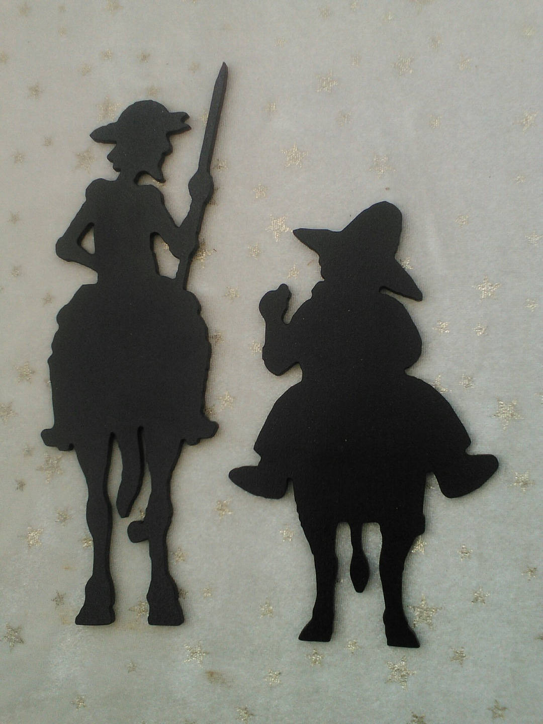 Don Quichotte de La Mancha et Son Ami Sancho, en Bois Découpé Peint Noir.