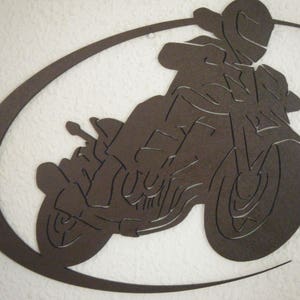 Motocicletta in legno intagliato immagine 1