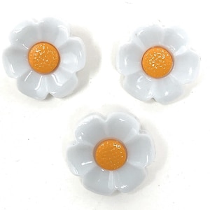 Fancy Button Daisy Flower with Tail 18mm White and Yellow Set of 10 / Sewing Buttons Back Attachment / Scrapbooking Decoration image 1