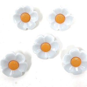 Fancy Button Daisy Flower with Tail 18mm White and Yellow Set of 10 / Sewing Buttons Back Attachment / Scrapbooking Decoration image 2