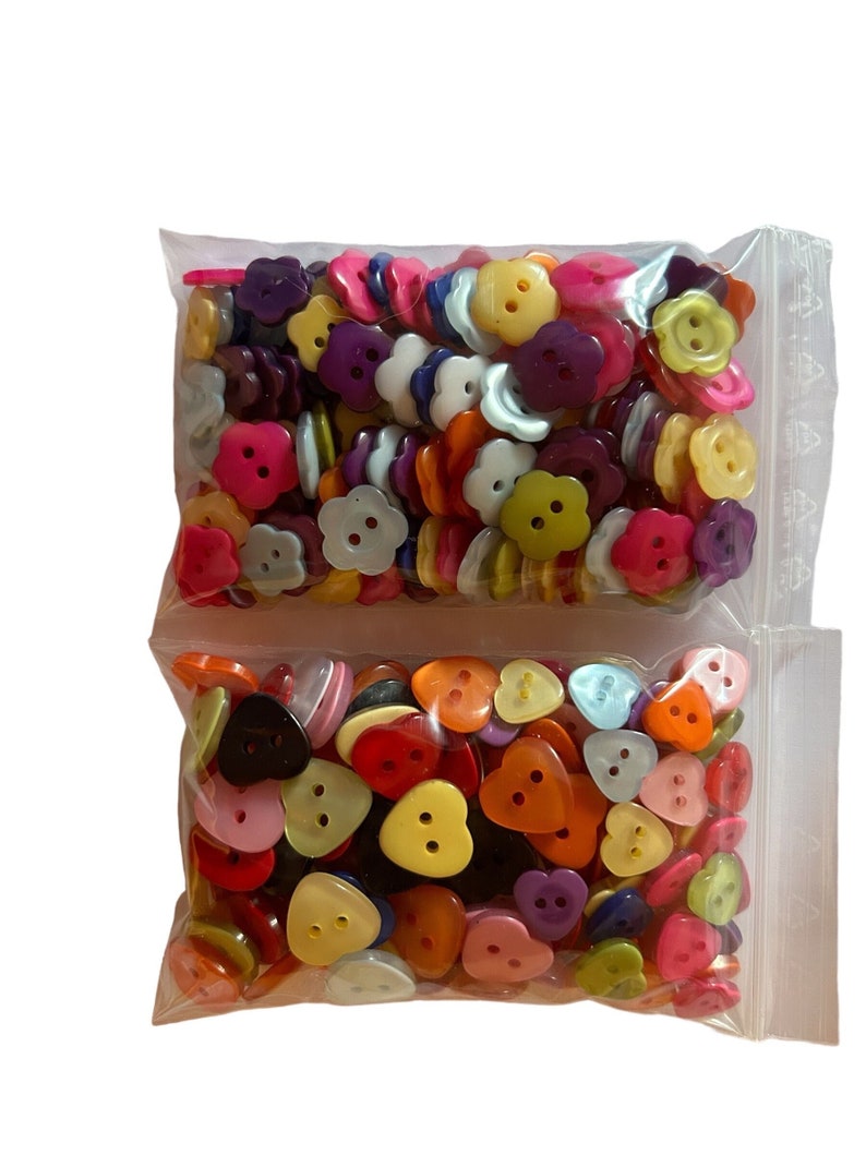 Lot of 150 X Heart or Flower Sewing / Craft Buttons Mixed Colours image 2