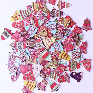 Bouton de Noël en Bois - Forme Cloche Imprimé  -  Boutons Fantaisie Thème Noël - Lot de 10 Pour Scrapbooking et Décoration