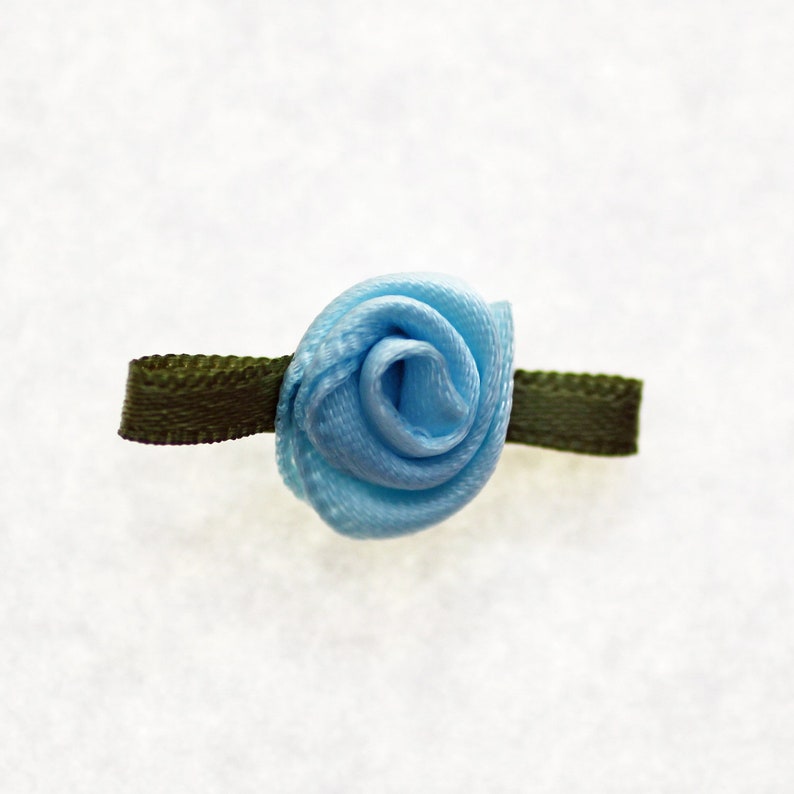 Mini Petites Roses avec Feuilles en Ruban Satin 12mm / Choix de Couleur / Fleurs satin Petites Roses Tissu Décoration Mariage Bleu