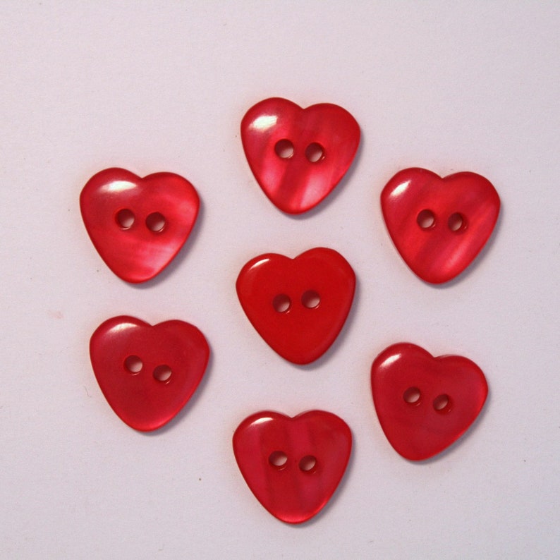 Lot de 10 Boutons Coeur 15mm Couleur au Choix / Bouton Fantaisie en Forme de Coeur / Bouton Coeur avec 2 Trous / Bouton de Couture / Scrap Rouge