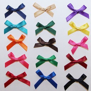 30 x Mini Noeuds en Ruban Satin 7mm en  Couleurs Foncée Mixtes  / Embellissement en Ruban pour Couture Scrapbooking Décoration Customisation