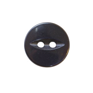 Marinblå fiskögeknapp med 2 hål Finns i diameter 11 mm eller 14 mm Syknappar och sybehör