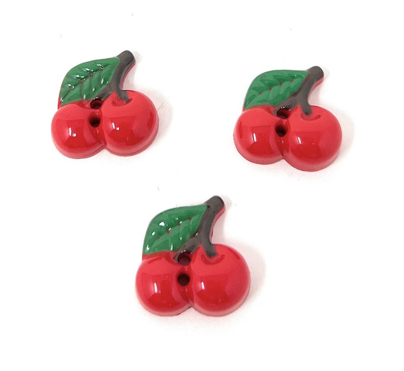 Bouton Cerise 20MM avec Deux Trous Lot de 6 / Boutons de Couture / Bouton Fantaisie image 1