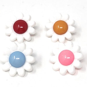 Fancy Daisy Flower Buttons 14mm Choice of Color Pack of 6 / Fancy Button in the Shape of a Flower / Sewing Button