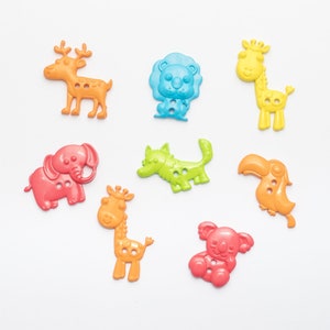 Assortiment de 25 Boutons Taille et Couleur Mixtes pour Scrapbooking - Thème Animal Safari Couture Mercerie Embellissement Décoration