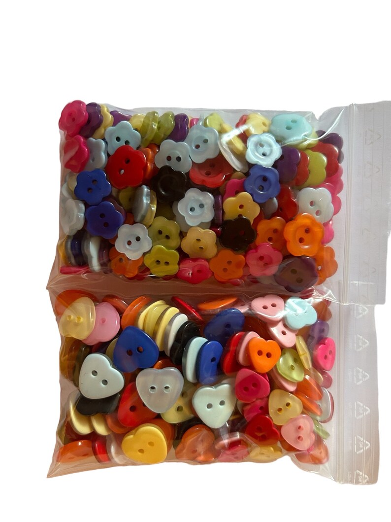 Lot of 150 X Heart or Flower Sewing / Craft Buttons Mixed Colours image 3