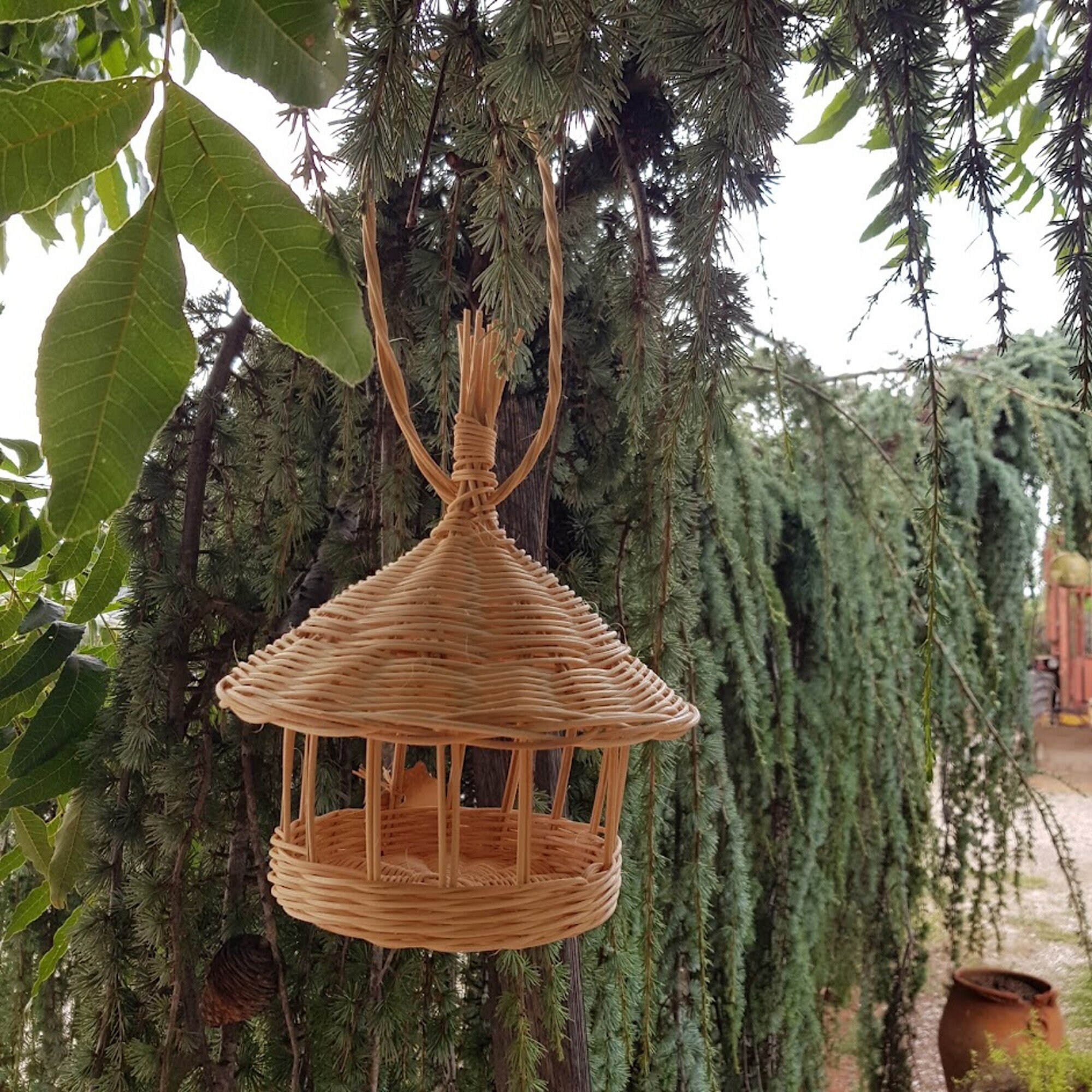 Mangeoire Pour Oiseaux en Rotin Naturel - Forme Maisonnette Fait Main